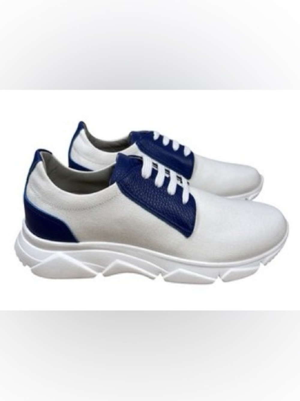 Men's White Sneakers with Navy Blue Trim — Modern Lace-Up Comfort